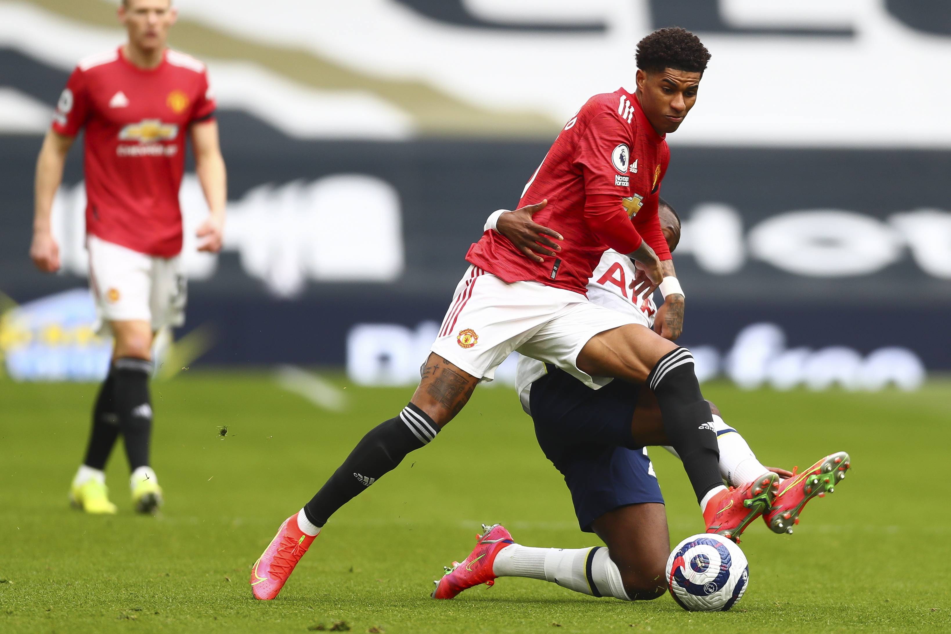 伦纳德领衔 伦纳德领衔