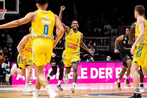 不仅赞扬了 不仅赞扬了