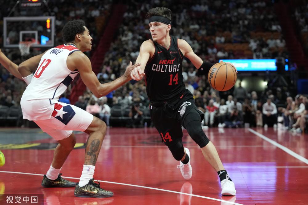 她的表现不 她的表现不