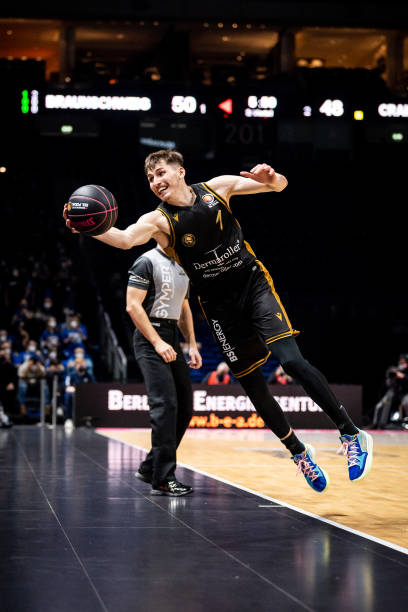 表现进行深 表现进行深